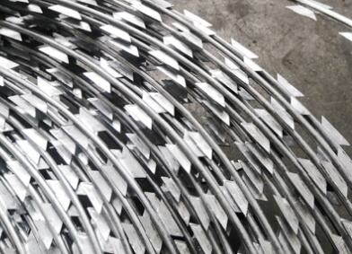 Keamanan Tinggi BTO10 Razor Kawat Berduri Inti Stainless Steel Dan Dilapisi Galvanis