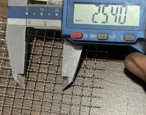 Double Crimped Steel Wire Mesh Stone Crusher Vibrating Screen Struktur yang kokoh Umur panjang