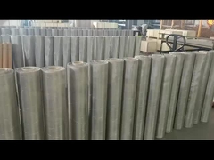 Stainless Steel Woven Wire Mesh 0,5 - 2m Dengan Permukaan Dipoles